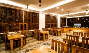 LA Riqueza Kanatal - Mountain View Rooms - Best Location - Amazing Food - Close to Jungle Safari & Adventure Activities