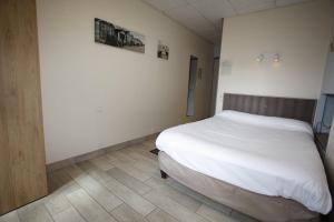 Hotels Contact Hotel - Hotel Le Lion d'Or Lamballe : photos des chambres