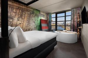 Wellness Panorama Room with Sauna room in Inntel Hotels Amsterdam Landmark