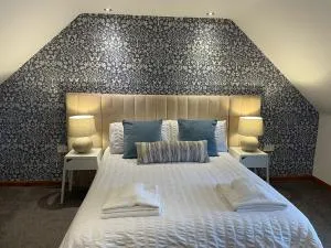 The Square Kintore - Dunecht