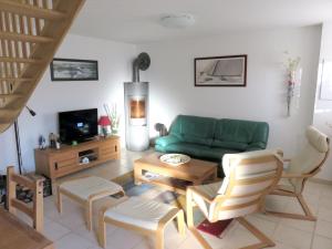 Maison confortable à Ploëzal avec jardin et terrasse