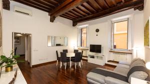 Cartari Rental in Rome Apartment