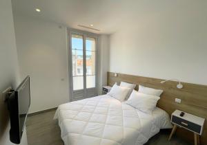 Viva Riviera Deluxe Top Floor 2 Bedrooms 2 Bathrooms