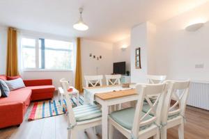 Stylish Soundproof Temple Bar Square