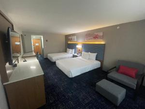 King Room - Non-Smoking room in Wingate by Wyndham Panama City Area Lynn Haven