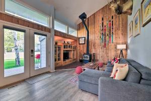 Pagosa Springs 2-Story Loft Condo with Deck and Views!