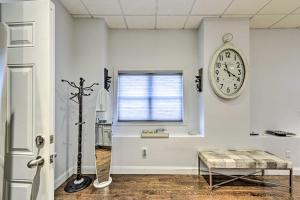 Pet-Friendly Apartment, 6 Miles to Downtown