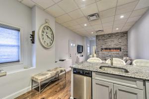 Pet-Friendly Apartment, 6 Miles to Downtown