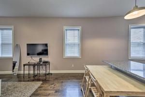 Boston Apartment Less Than 10 Mi to Top Universities