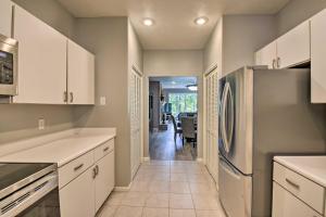 Resort-Style Condo with Balcony on Lake Keowee