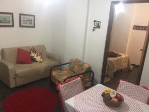 Apto. No terreo Enseada Ubatuba com piscina p 5 pessoas