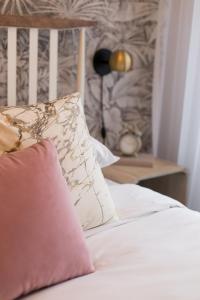 Perfect Business Trip Studio with Full Amenities by Den Stays