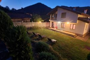 Двете къщи в планината