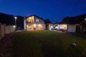 Двете къщи в планината