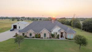 Cedar Creek Ranch-Pool, Lrg Grp, Minutes from Lake