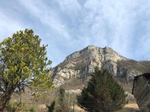 Appartements Beau studio meuble refait a neuf avec vue superbe : Studio - Vue sur Montagne