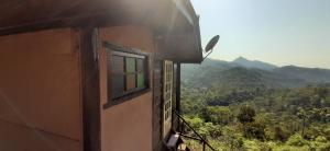 Chalé Pakere Bellavista - visão magnífica do vale e montanhas a mais de mil metros de altitude, wi-fi, sauna, piscina e água de nascente - locação do chalé sem prestação de serviços