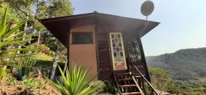 Chalé Pakere Bellavista - visão magnífica do vale e montanhas a mais de mil metros de altitude, wi-fi, sauna, piscina e água de nascente - locação do chalé sem prestação de serviços