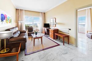 Suite room in Elba Motril Beach & Business Hotel