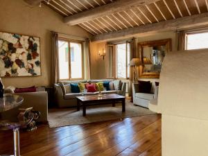 Villas Exceptional Valbonne Village Historical House : photos des chambres