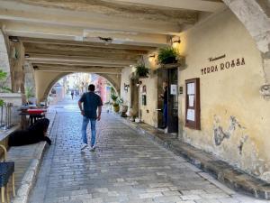 Villas Exceptional Valbonne Village Historical House : photos des chambres