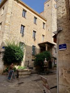 Villas Exceptional Valbonne Village Historical House : photos des chambres