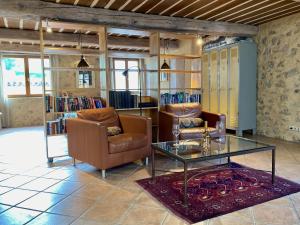 Villas Exceptional Valbonne Village Historical House : photos des chambres