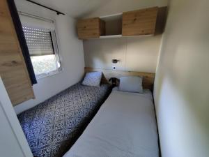 Campings Mobil-homes emplacement 732 en 3ch ou 828 en 4ch tout equipes proche ocean : photos des chambres