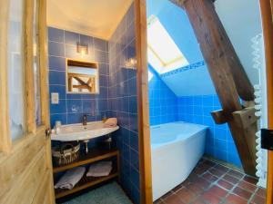 B&B / Chambres d'hotes Ferme de Montecouvez : Chambre Familiale - Non remboursable