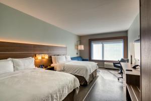 Queen Suite with Two Queen Beds room in Holiday Inn Express & Suites - Charlotte - South End an IHG Hotel