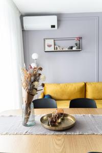 Delux Suite - Apartament 100 de m2 cu 3 camere și parcare gratuită, lângă Arena Mall in Centrul Bacău