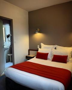 Hotels Le Cheval Blanc - Logis Hotel : photos des chambres