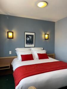 Hotels Le Cheval Blanc - Logis Hotel : photos des chambres