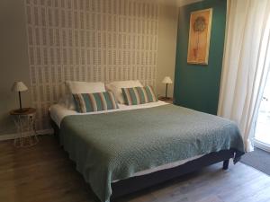 B&B / Chambres d'hotes LES LUPINS : Chambre Double