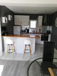 Maisons de vacances Agreable maison neuve, 4 personnes, piscine bois privee du 15 juin a mi-septembre : photos des chambres