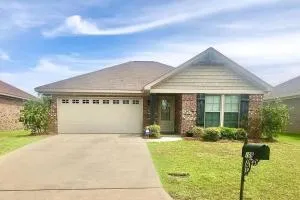 Peaceful 3BR/2BA Hidden Lake Home Near ACOM w/WiFi - Abbeville