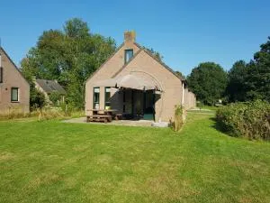 Recreatiewoning Maas en Waal 92 - Appeltern