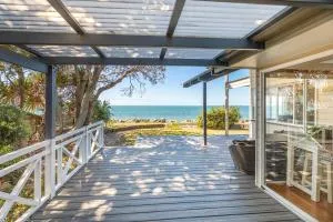 Ocean Pearl - 3 bedroom beachfront property! - Beachmere