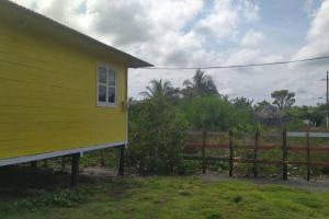 La Casa Amarilla (Sobre las playas del mar Caribe)