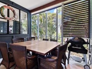 Baleen Beach House by Discover Stradbroke