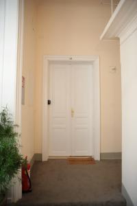 Heart of Vienna- next to Albertina