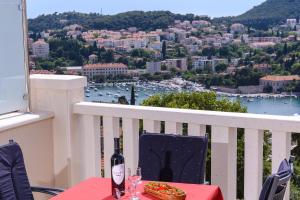 Apartment Violeta 2 with parking 