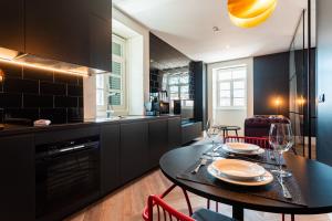 FLH Viola Market Flats