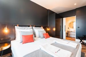 FLH Viola Market Flats