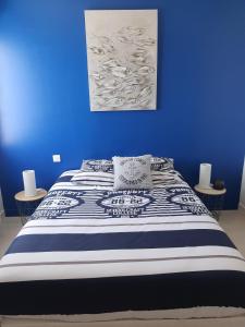 APPARTEMENT FACE au PORT et à LOCEAN SAINT GILLES CROIX DE VIE WIFI BALCON PARKING PRIVE COUVERT