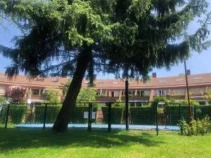 Alojamientos Castellana Jardín 1 y 2 PARKING Y PISCINA GRATIS!! - Villalbilla de Burgos