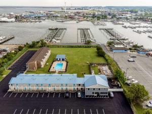 Rodeway Inn at Somers Cove Marina