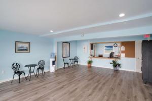 Rodeway Inn at Somers Cove Marina