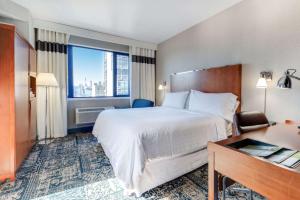  Balcony King Room  with City View  room in Vista LIC Hotel Premier Collection by Best Western