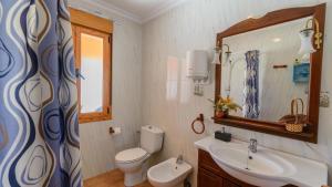 Casa Embalse Bermejales Arenas del Rey by Ruralidays